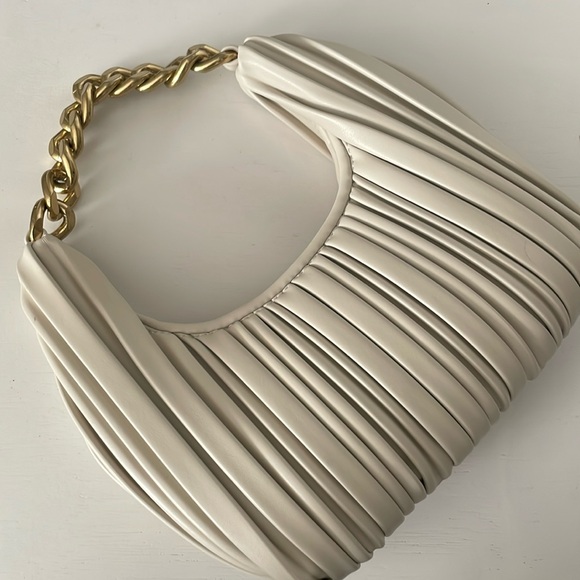 👛 - Picture 2 of 3